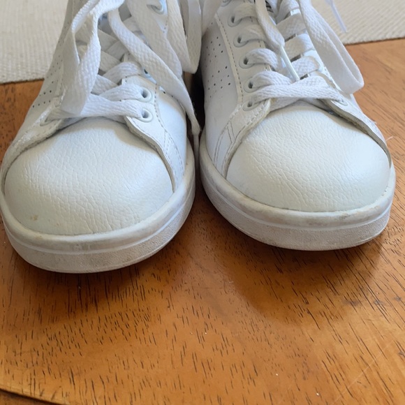 Adidas size 6 white leather sneakers - Picture 3 of 9